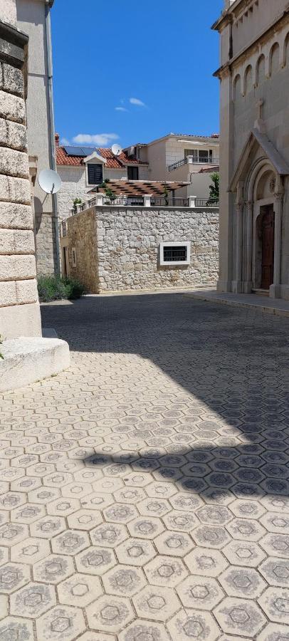 Apartments Villa Mira Kastela Bagian luar foto