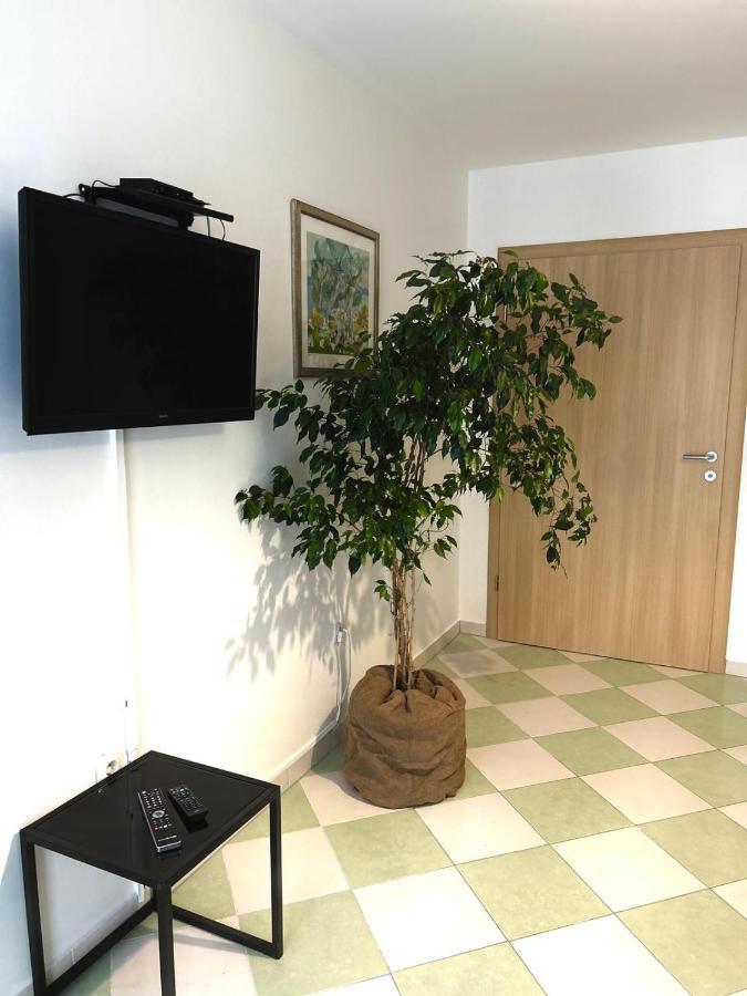 Apartments Villa Mira Kastela Bagian luar foto