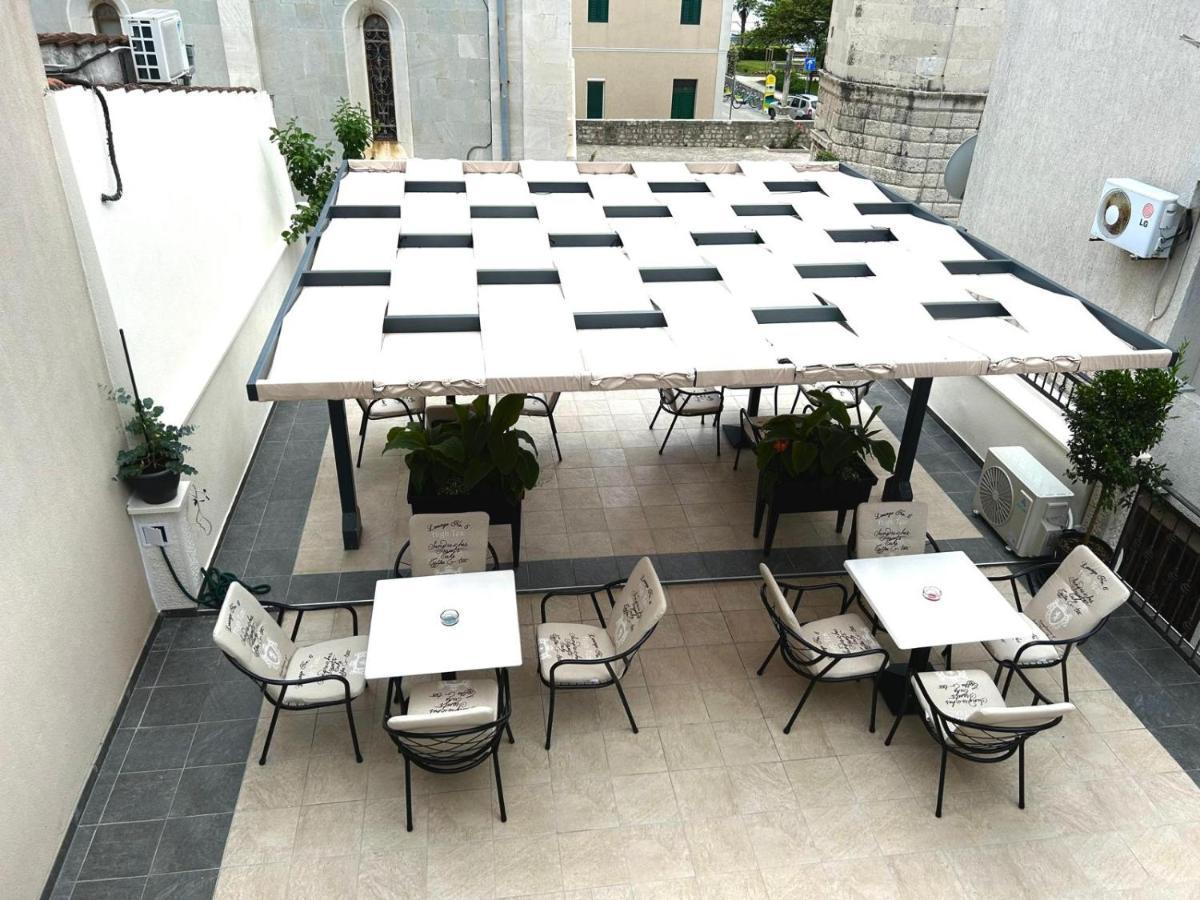 Apartments Villa Mira Kastela Bagian luar foto