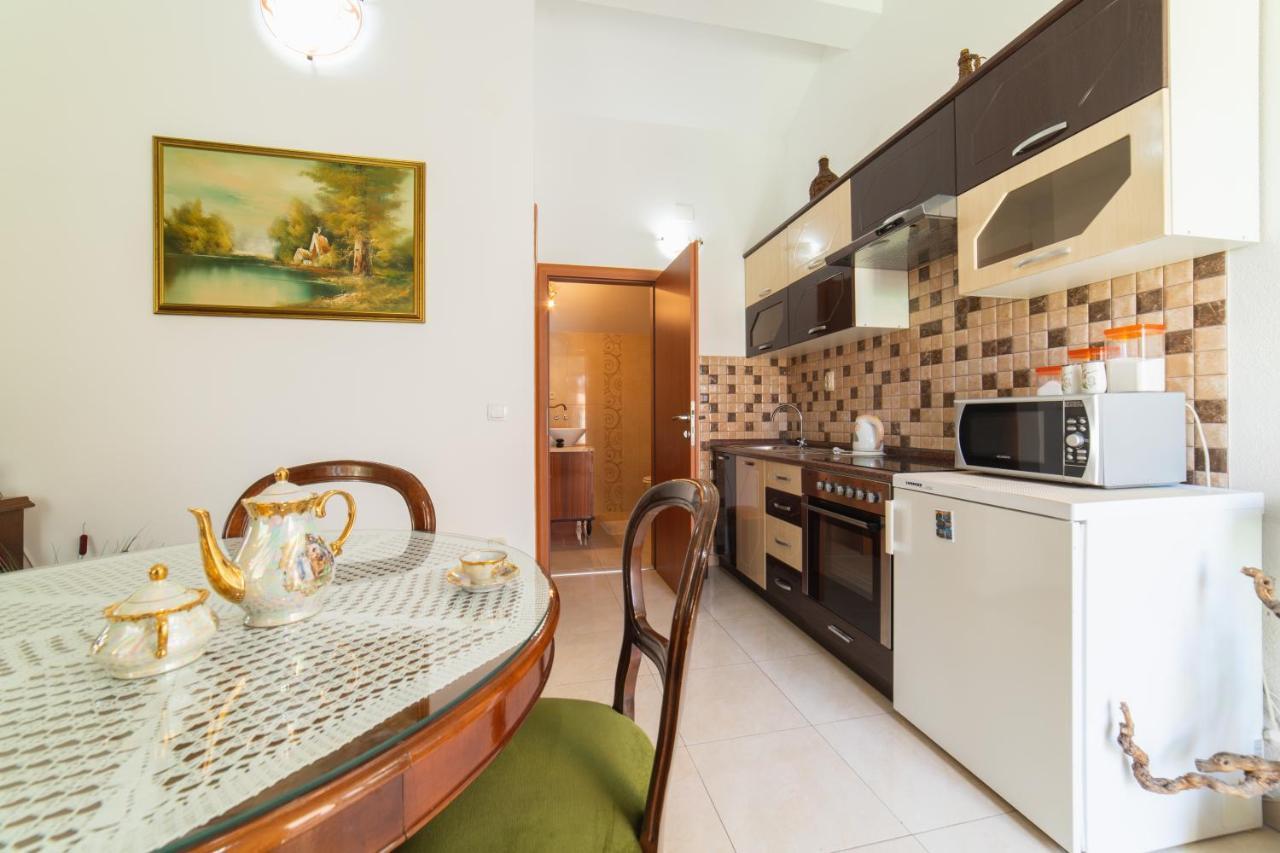 Apartments Villa Mira Kastela Bagian luar foto