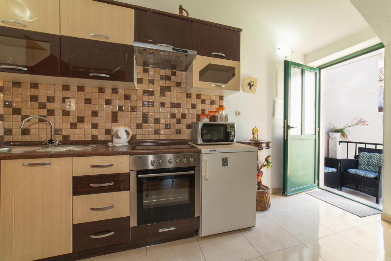 Apartments Villa Mira Kastela Bagian luar foto