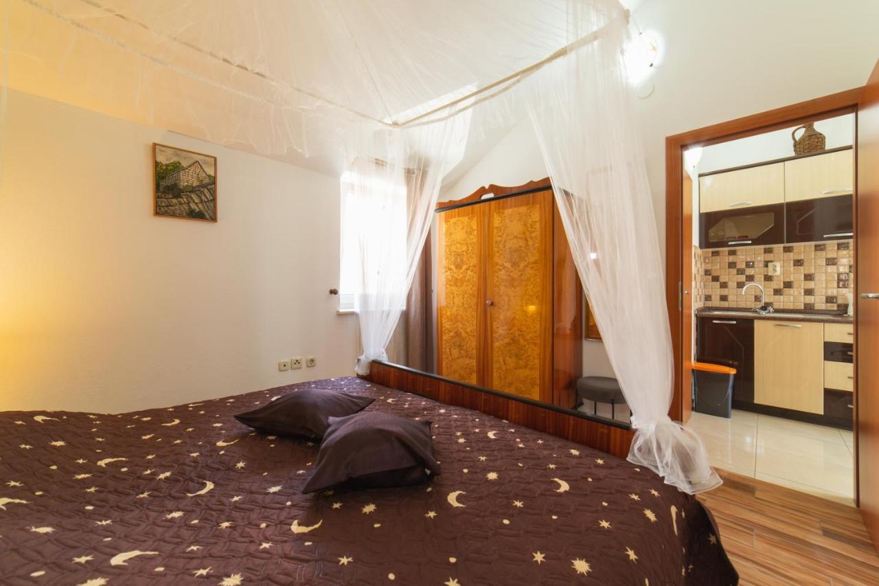 Apartments Villa Mira Kastela Bagian luar foto