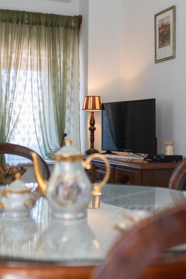Apartments Villa Mira Kastela Bagian luar foto