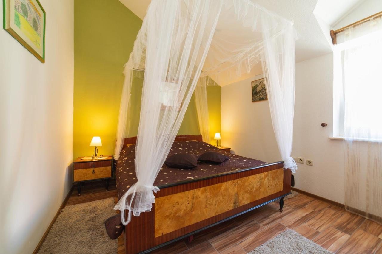 Apartments Villa Mira Kastela Bagian luar foto