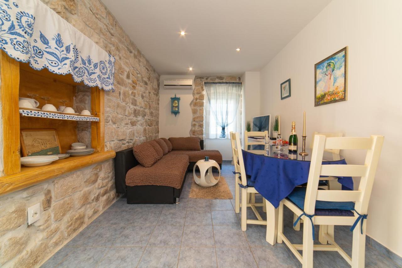 Apartments Villa Mira Kastela Bagian luar foto