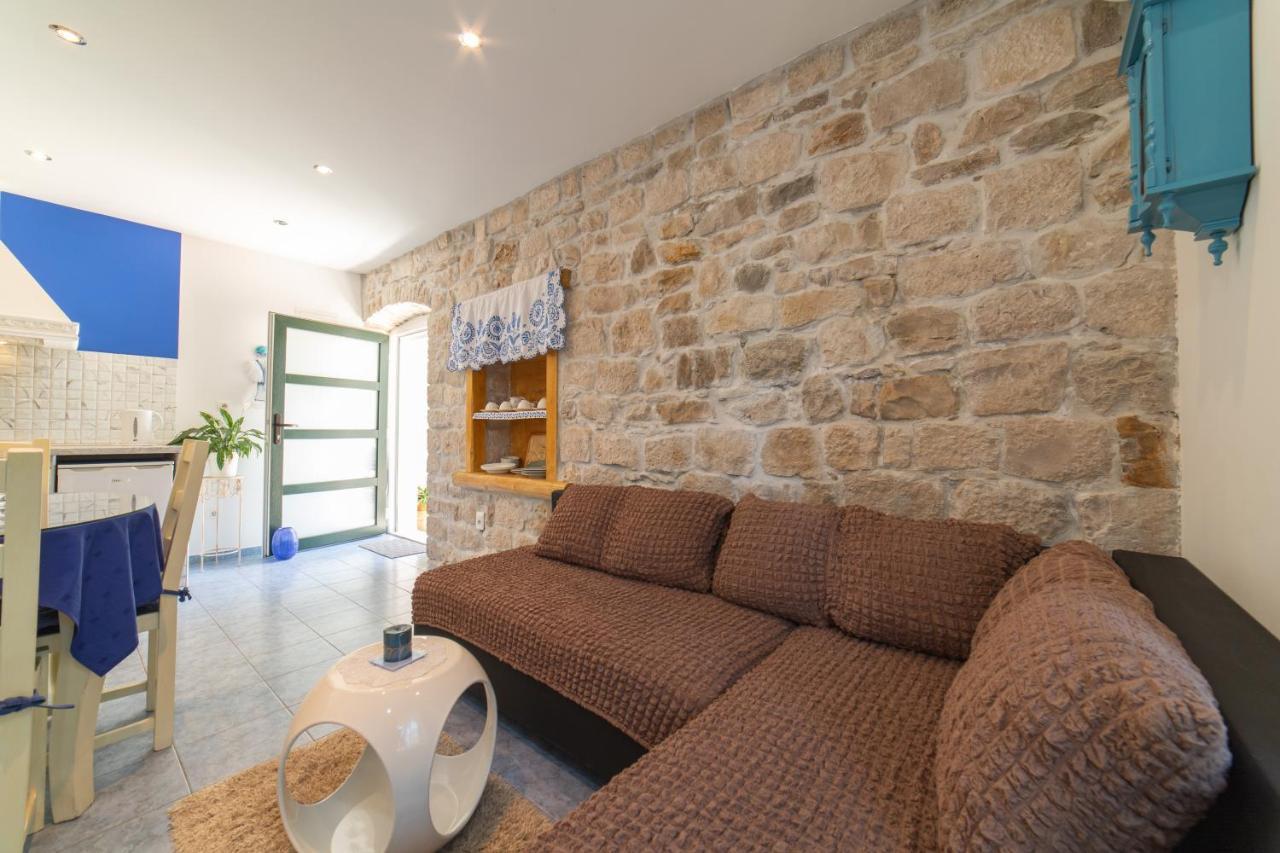Apartments Villa Mira Kastela Bagian luar foto