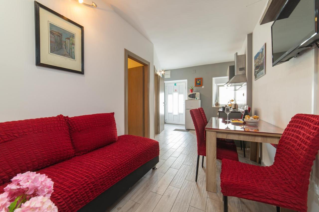 Apartments Villa Mira Kastela Bagian luar foto