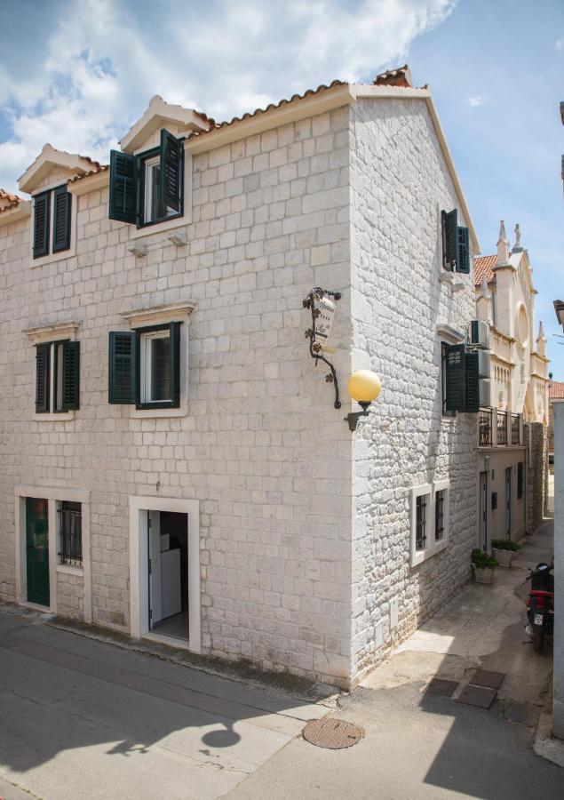 Apartments Villa Mira Kastela Bagian luar foto